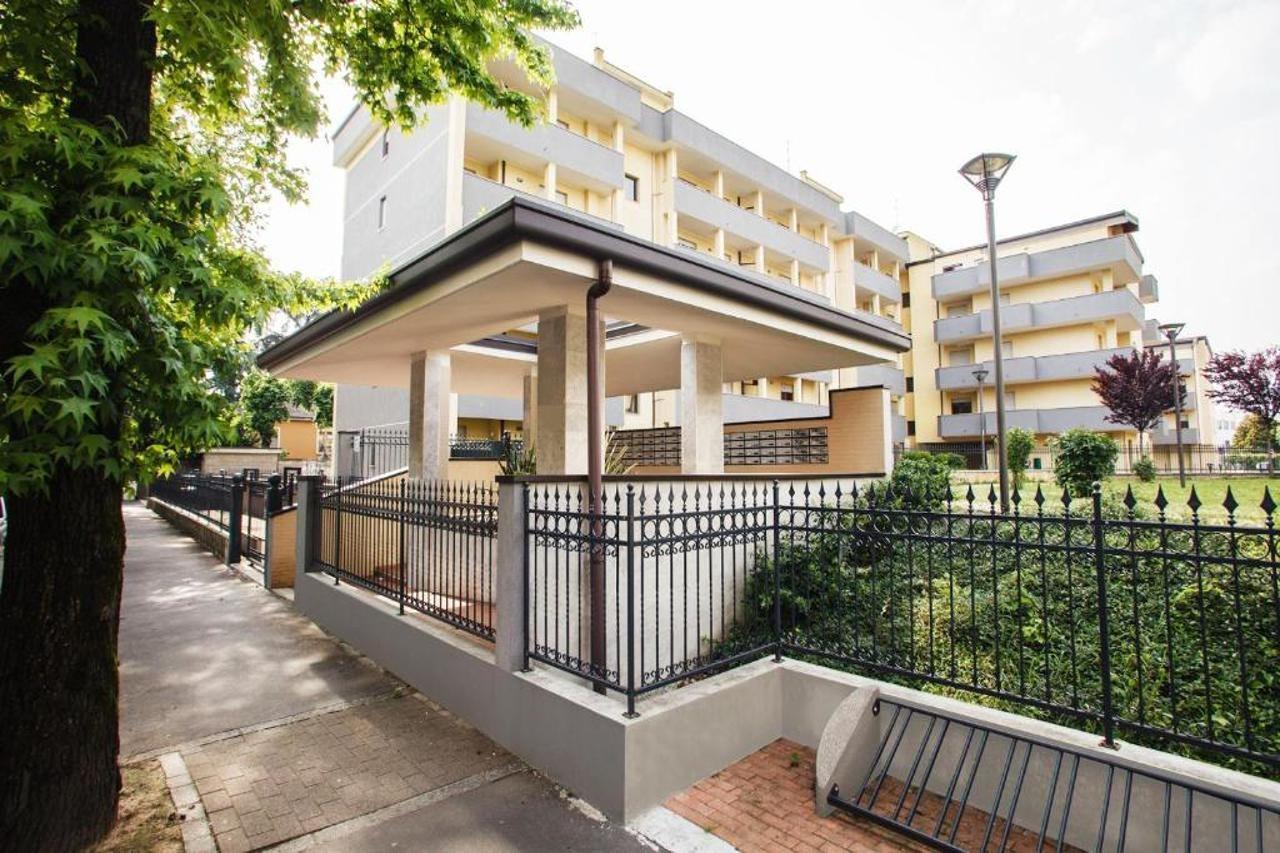 Hq Aparthotel Milano Inn - Smart Suites Cinisello Balsamo Exterior foto